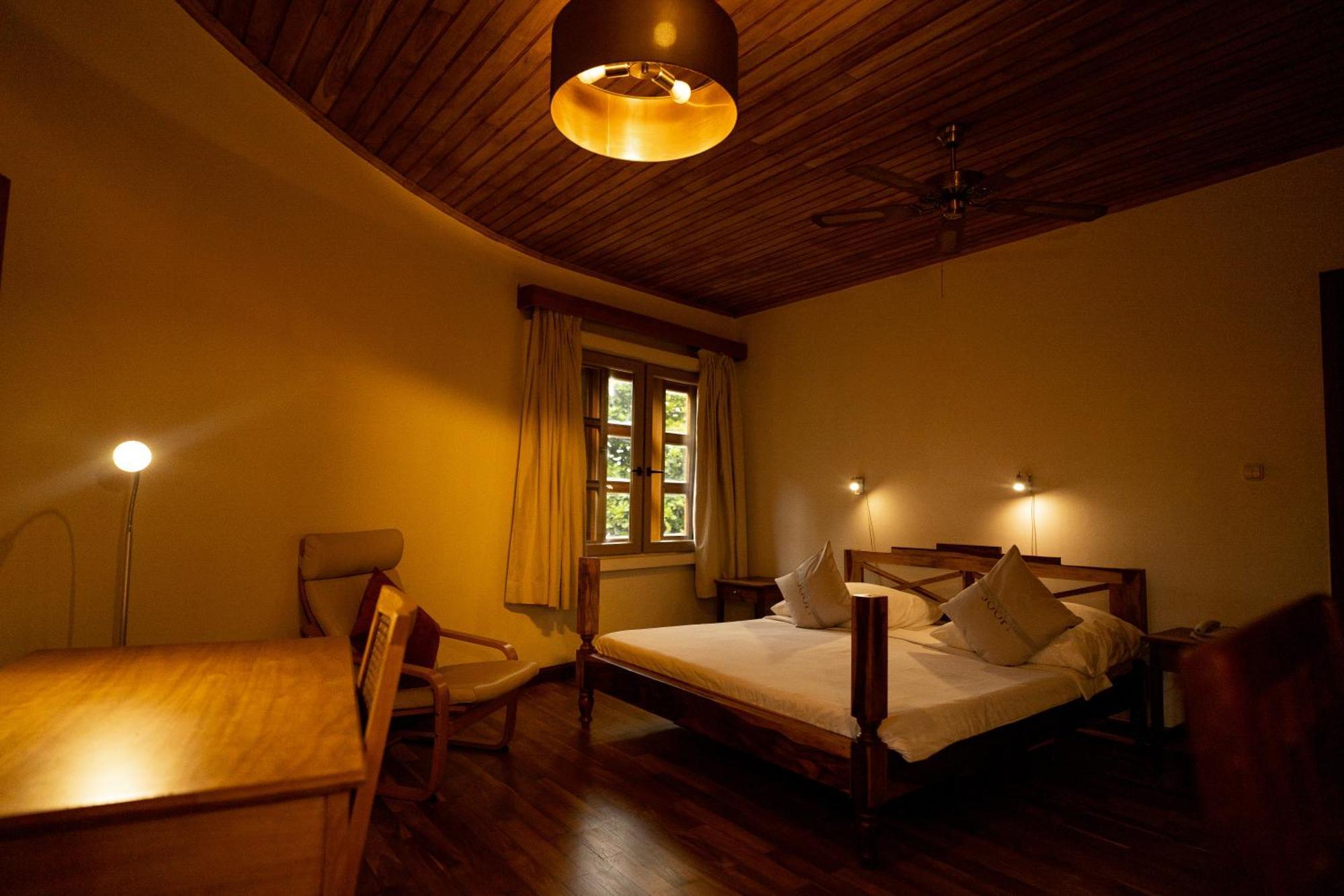 Esther'S Hotel อักกรา ภายนอก รูปภาพ