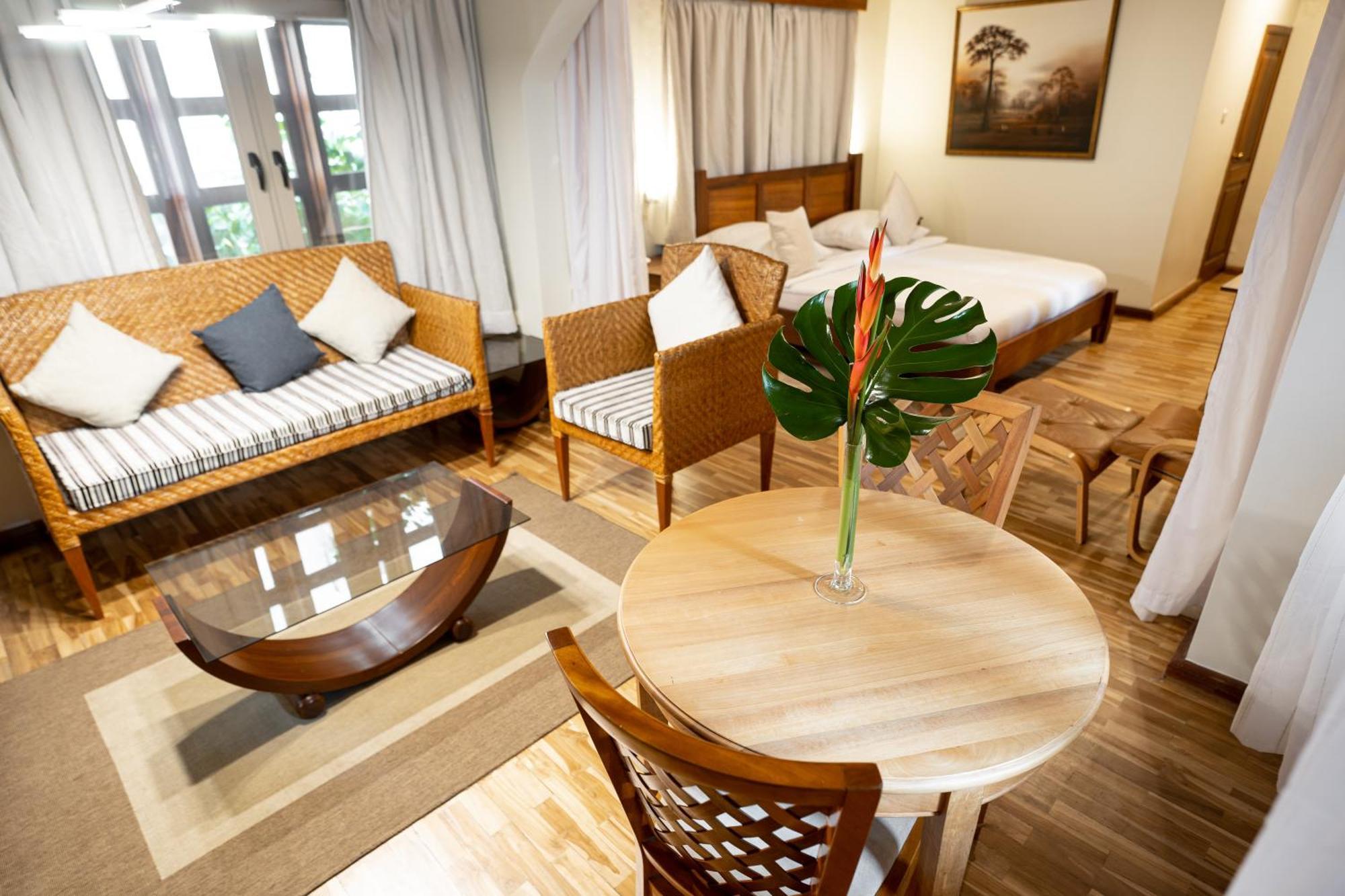 Esther'S Hotel อักกรา ภายนอก รูปภาพ