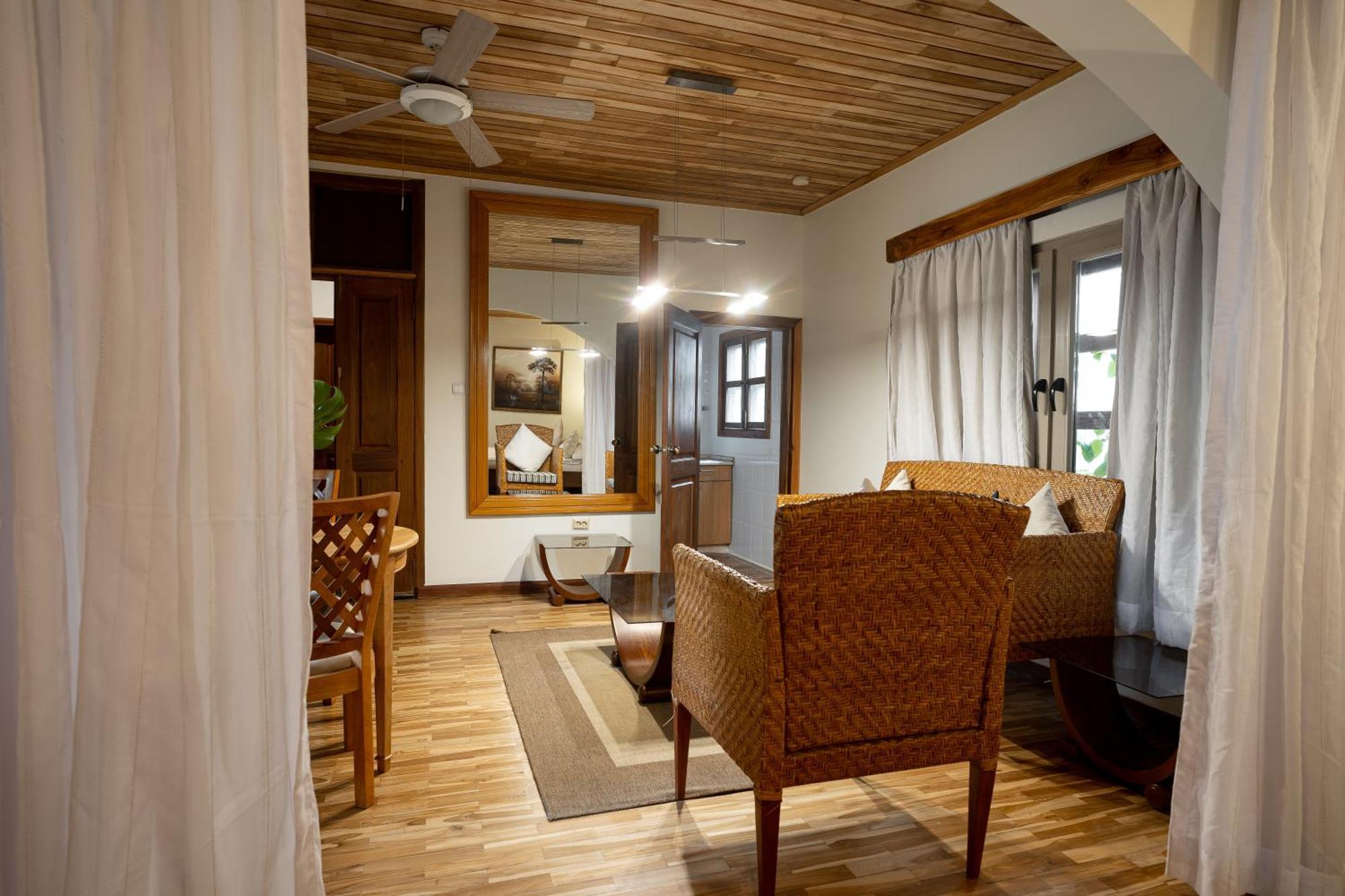 Esther'S Hotel อักกรา ภายนอก รูปภาพ