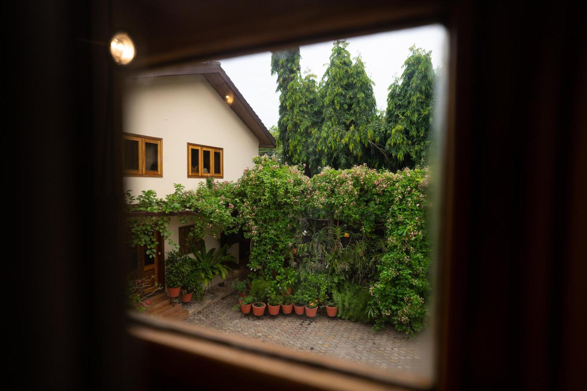 Esther'S Hotel อักกรา ภายนอก รูปภาพ