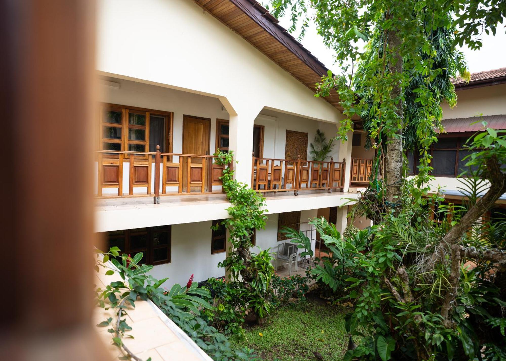 Esther'S Hotel อักกรา ภายนอก รูปภาพ