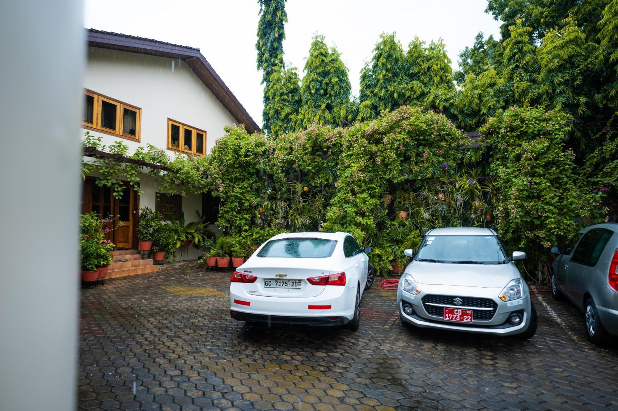 Esther'S Hotel อักกรา ภายนอก รูปภาพ