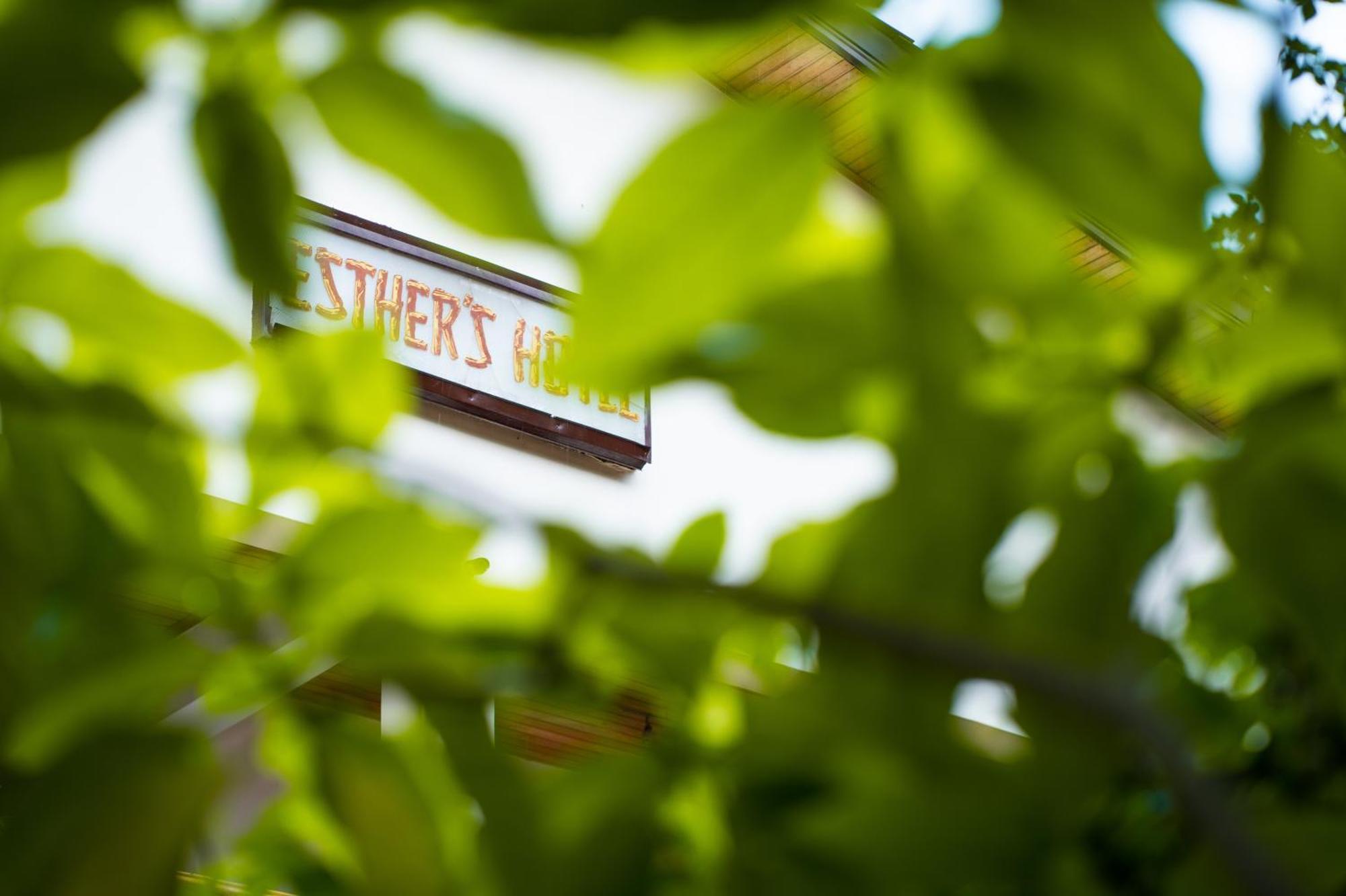 Esther'S Hotel อักกรา ภายนอก รูปภาพ