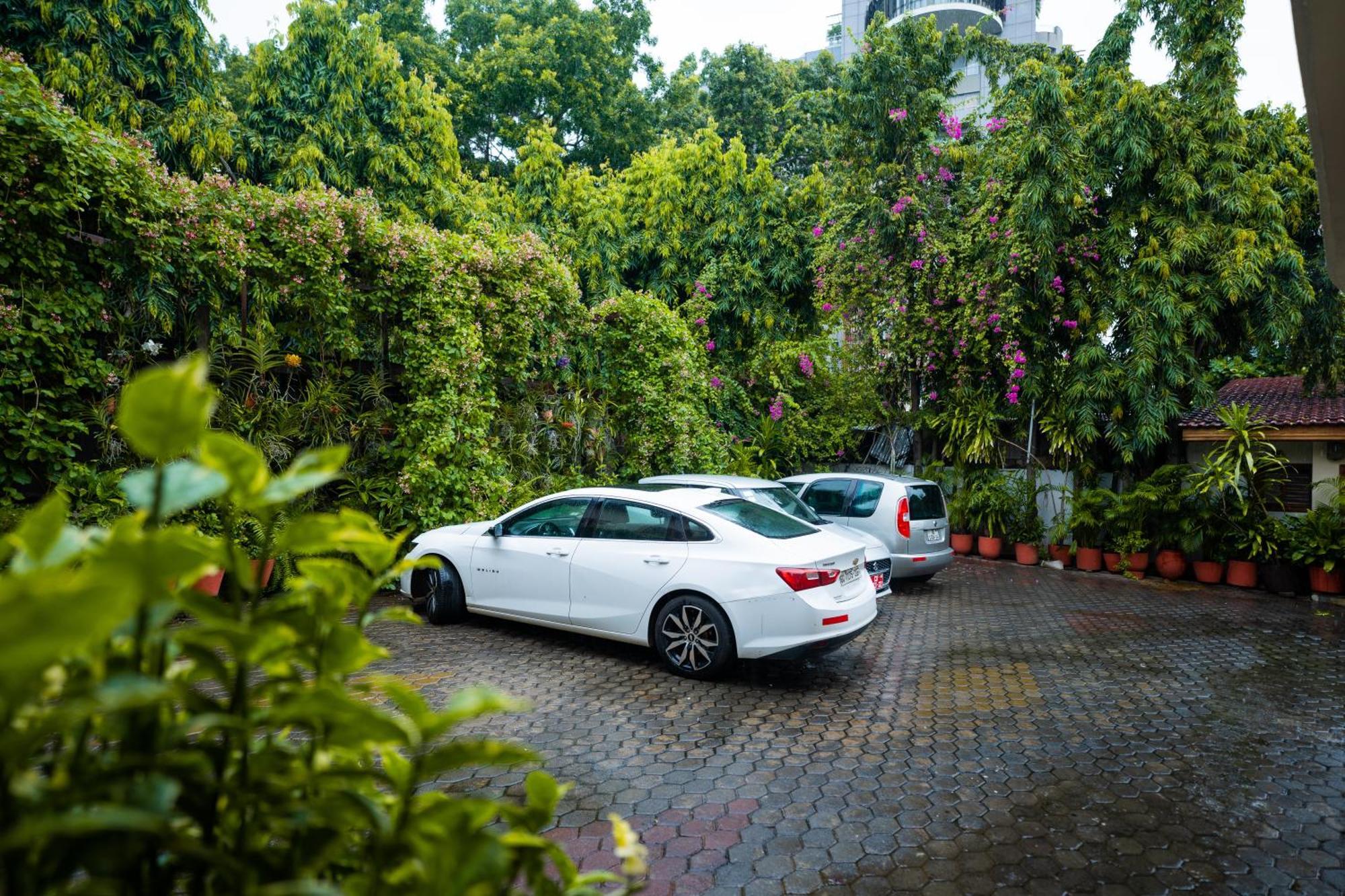 Esther'S Hotel อักกรา ภายนอก รูปภาพ